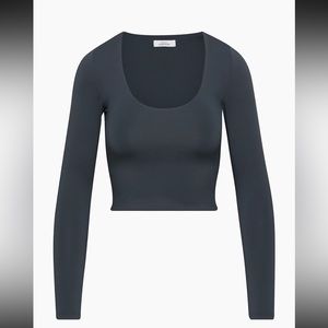 Long sleeve contour tee from Aritzia - Babaton.